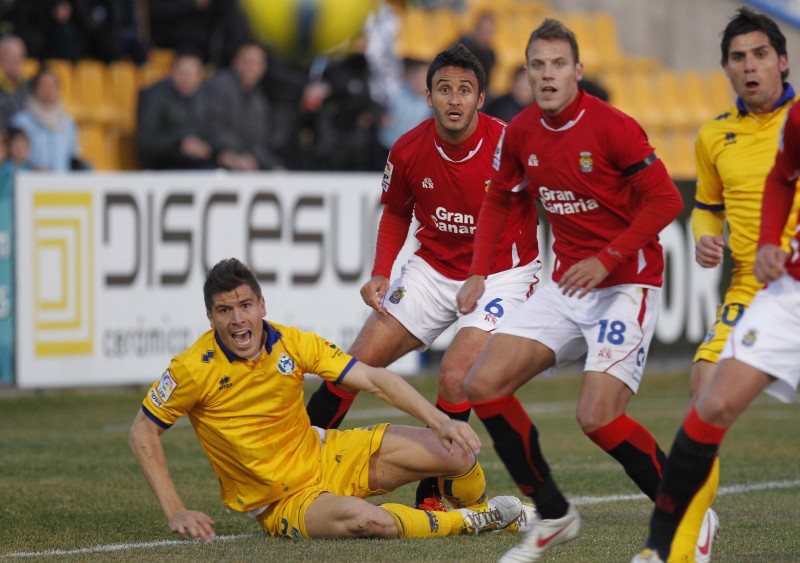 udlaspalmasNET's tweet photo. La Unión Deportiva vuelve a vestir de rojo cuatro temporadas después

📌 Será la cuarta vez que Las Palmas vista de rojo en el Siglo XXI

https://t.co/Ia7wIm2tJ8 https://t.co/OBkqOdTBSe