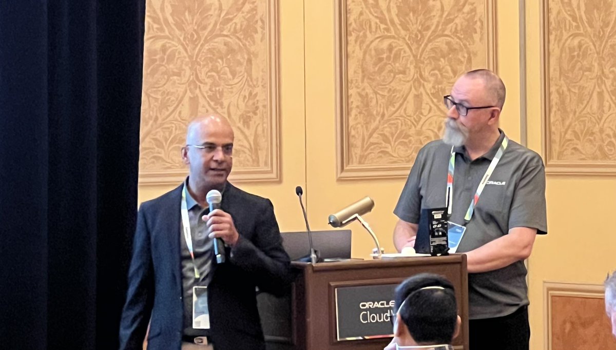 KnownAsMarkus's tweet image. My first #DatabaseWorld session at #CloudWorld is on #Oracle RAC 23c New Features and Best Practices by @RACMasterPM and Ian Cookson in front of full house. Let the show begin!