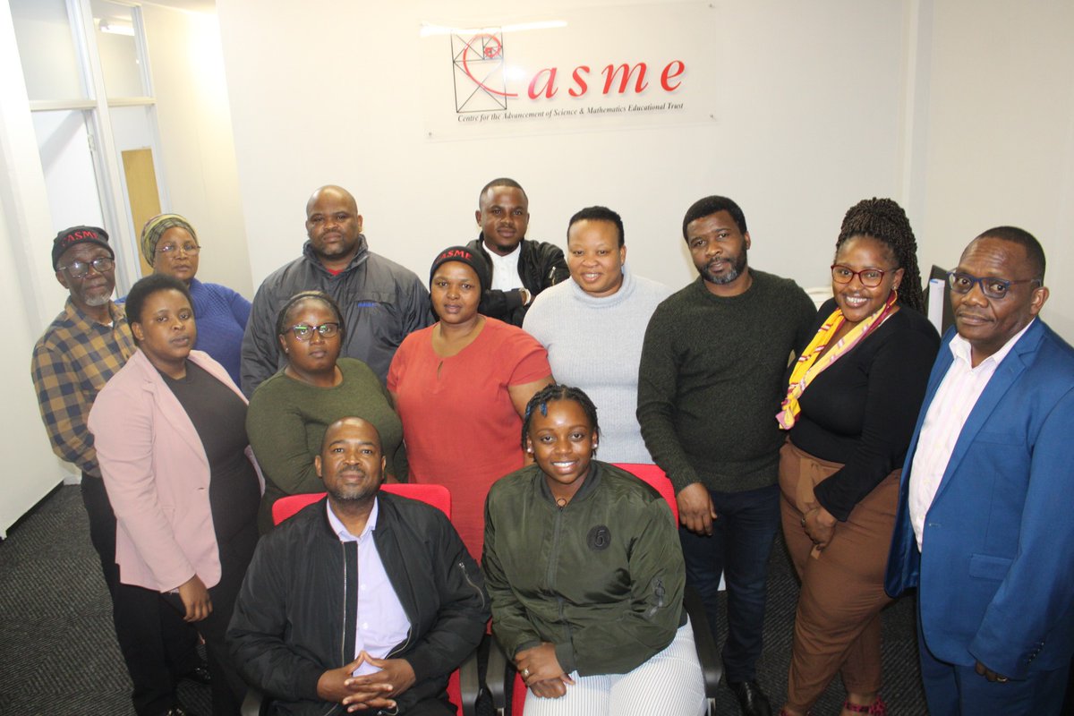 CASMEZA's tweet photo. On Day 2 of Nyagaki's visit, we met @Jolene Van Heerden, Founder of #Science2Go, at #Mahle. Then, to Makhapha Combined School for Grade 9 Electric Circuits, and the Pinetown resource center for resource exploration 🏢. Casme thanks Nyagaki for the visit. Hamba kahle 🌍 https://t.co/ycYtuRGmRh