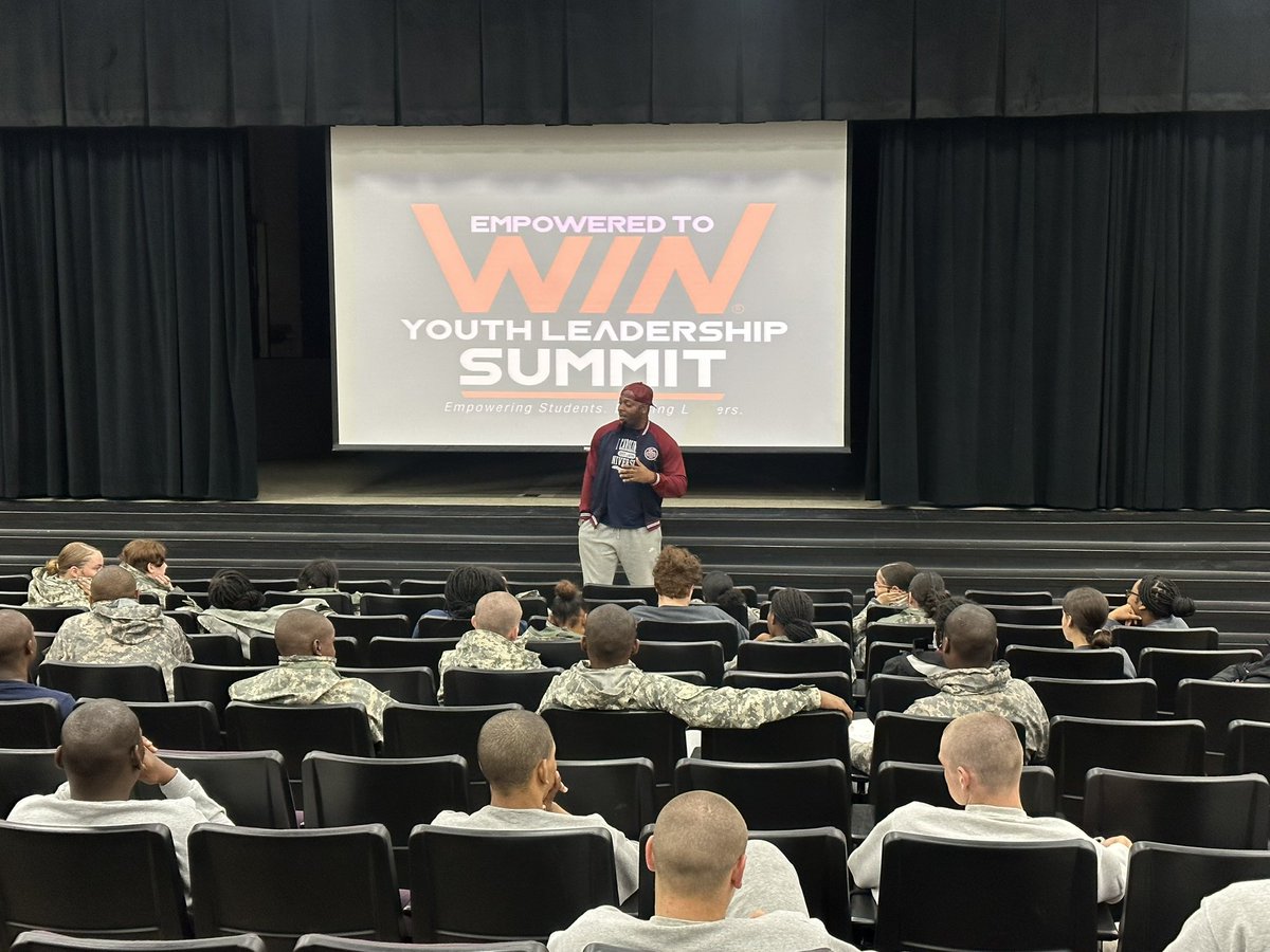 terrance_tuck's tweet image. I’m always excited to get the opportunity to connect with the young people at Wil Lou Gray Opportunity School. Many of them have seemingly given up on their dreams and aspirations. I’m passionate about empowering them to stay stay encouraged, stay in the fight! #TuckProject