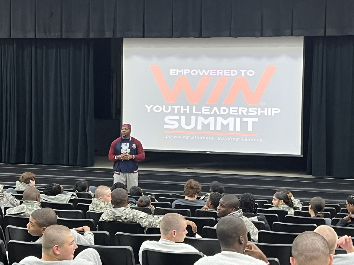 terrance_tuck's tweet image. I’m always excited to get the opportunity to connect with the young people at Wil Lou Gray Opportunity School. Many of them have seemingly given up on their dreams and aspirations. I’m passionate about empowering them to stay stay encouraged, stay in the fight! #TuckProject