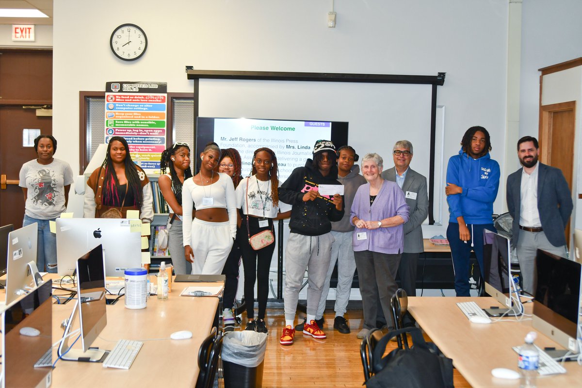 EMPEHI4Ever's tweet photo. Jeff Rogers of the Illinois Press Foundation, with Linda Jones, the dir. of the Illinois Journalism Education Assn., delivered a grant from the Illinois Farm Bureau to purchase camera equipment for the school newspaper, EMPEHI News (celebrating its 100th anniversary this month). https://t.co/tYGTSeiD1L