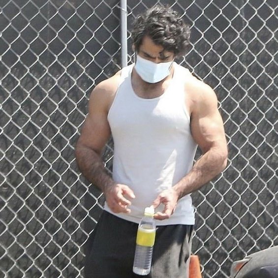 𝐅𝐑𝐈𝐄𝐍𝐃𝐋𝐘 𝐑𝐄𝐌𝐈𝐍𝐃𝐄𝐑:𝙷𝚄𝙶𝙴 𝙶𝚄𝙽𝚂