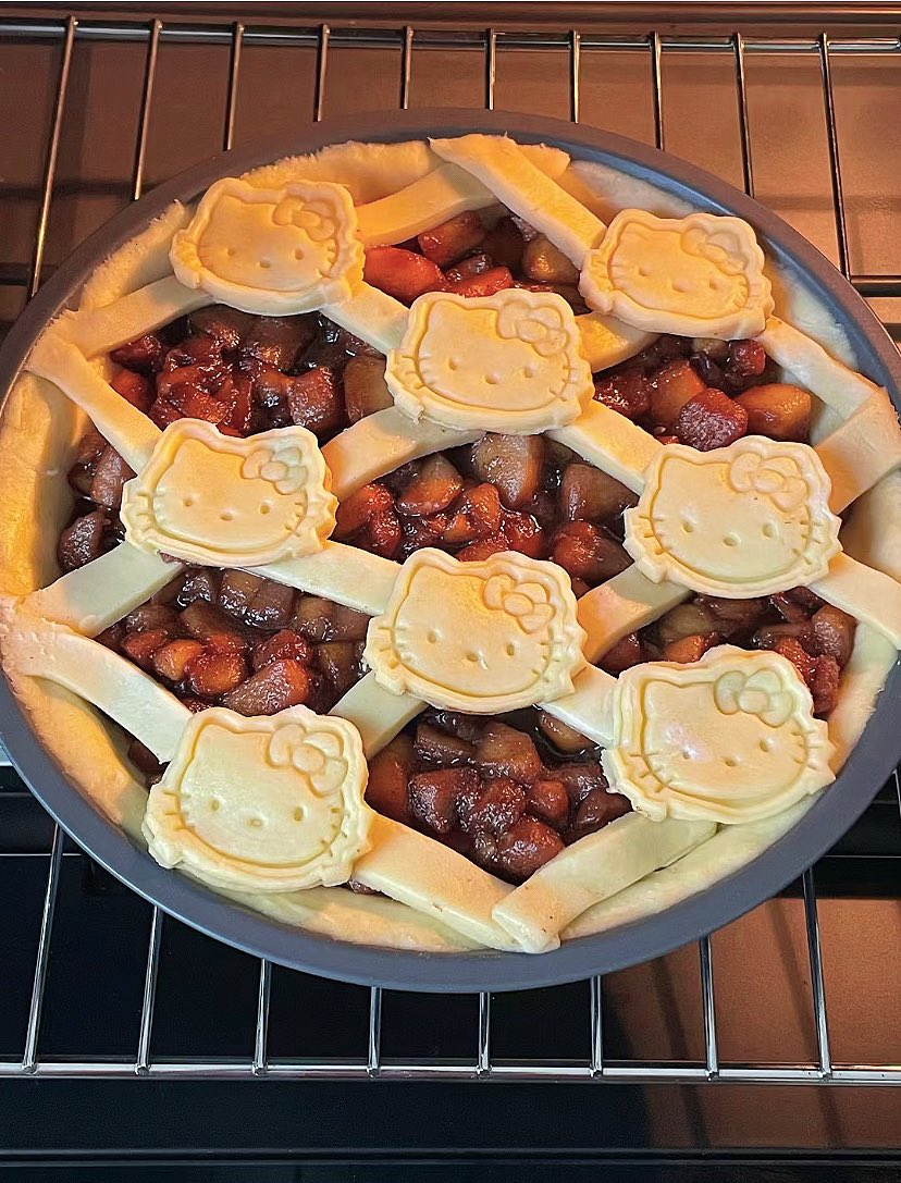hello kitty pie