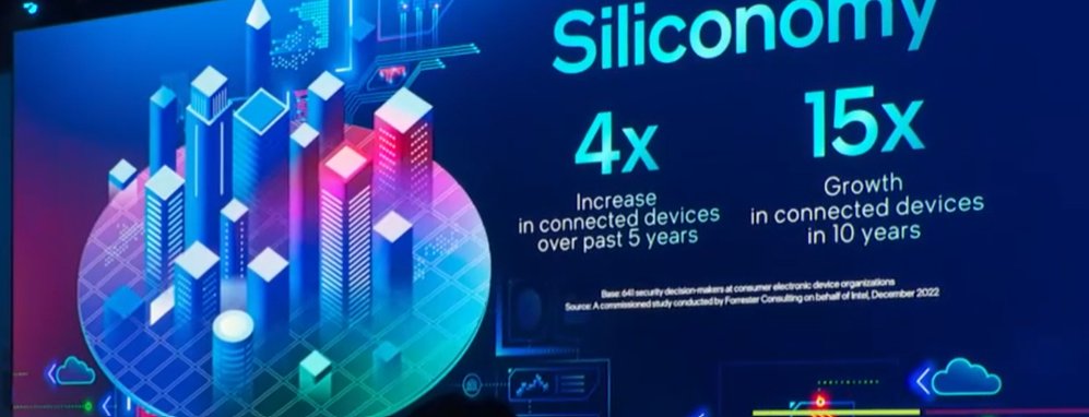 jckgld's tweet image. Defining the future of Tech. @PGelsinger defines the #Sileconomy that is driven by #AI and @Intel products, along with the #IntelDeveloperCloud. The DevCloud is a major accelerator to enabling apps and workloads for any developer to use any type of HW assets