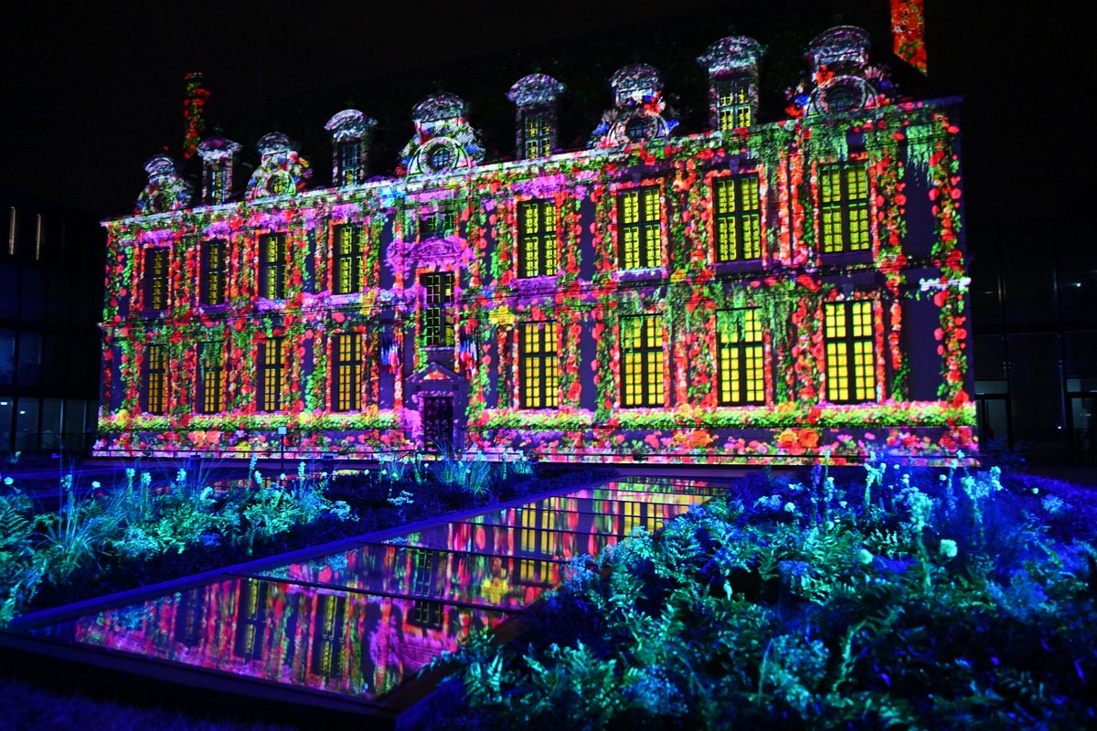 ChartresLumiere's tweet photo. Cette semaine, revivez la Fête de la lumière en images ! 🎉✨ Aujourd'hui, les fleurs luminescentes d'Aglaé et l'électro du groupe Atoem ► https://t.co/9Lp7hktS4M 🌸🎶 #Fetedelalumiere #Chartresenlumieres #Chartres #Aglaé #Atoem https://t.co/DRktl977HG