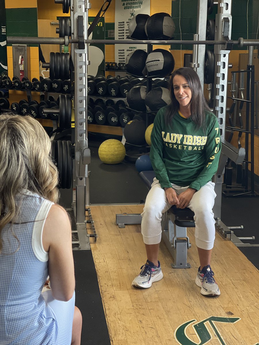KnoxCatholic's tweet image. Be sure to watch Coach Allison Maurer, KCHS Associate Athletic Director for Student Health and Wellness speaking to @wvlt  @elliebyrdnews about developing healthy eating and exercise habits in children #prepare #perform #recover @fuelingtheirish #goirish ☘️ @pprfuel