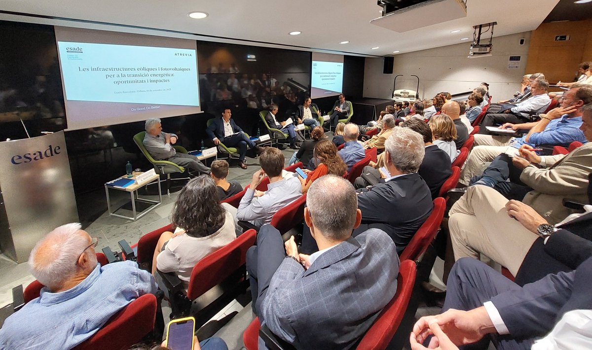 Atrevia's tweet photo. ♻ @Esade y @Atrevia organizamos ayer en #Barcelona el acto “Las infraestructuras eólicas y fotovoltaicas para la transición energética: oportunidades e impactos”.

En una mesa redonda moderada por @Alex_Bonet, nuestro director de Consultoría de #ATREVIABarcelona y Àngel Castiñeira, director de la Cátedra de Liderazgo y Sostenibilidad de #ESADEBarcelona, contamos con la participación de @sergi_ametller (#Sener), @JofreCarnicer (investigador del CREAF y profesor de la @UniBarcelona) y Santi Martínez (fundador de @Km0Energy).