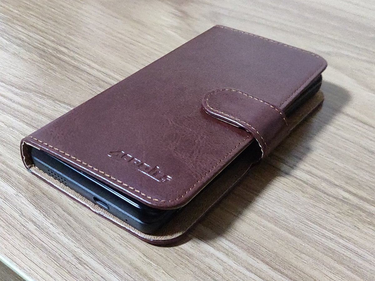 shinkai_takumi's tweet photo. ただいま！それでは DIY #Fxtec #Pro1X 用のFolio Coverを紹介：

そこわFeatherの安全感、手から滑り落ちる心配もありません
格安く既成品です。ただし、以前は私の図面で設計と構造に似てい

現在はマジックテープによる接続となっており、そしてカメラも使えない
さらに改良していきます！🙇🏻‍♂️ https://t.co/oO067Sl8GH