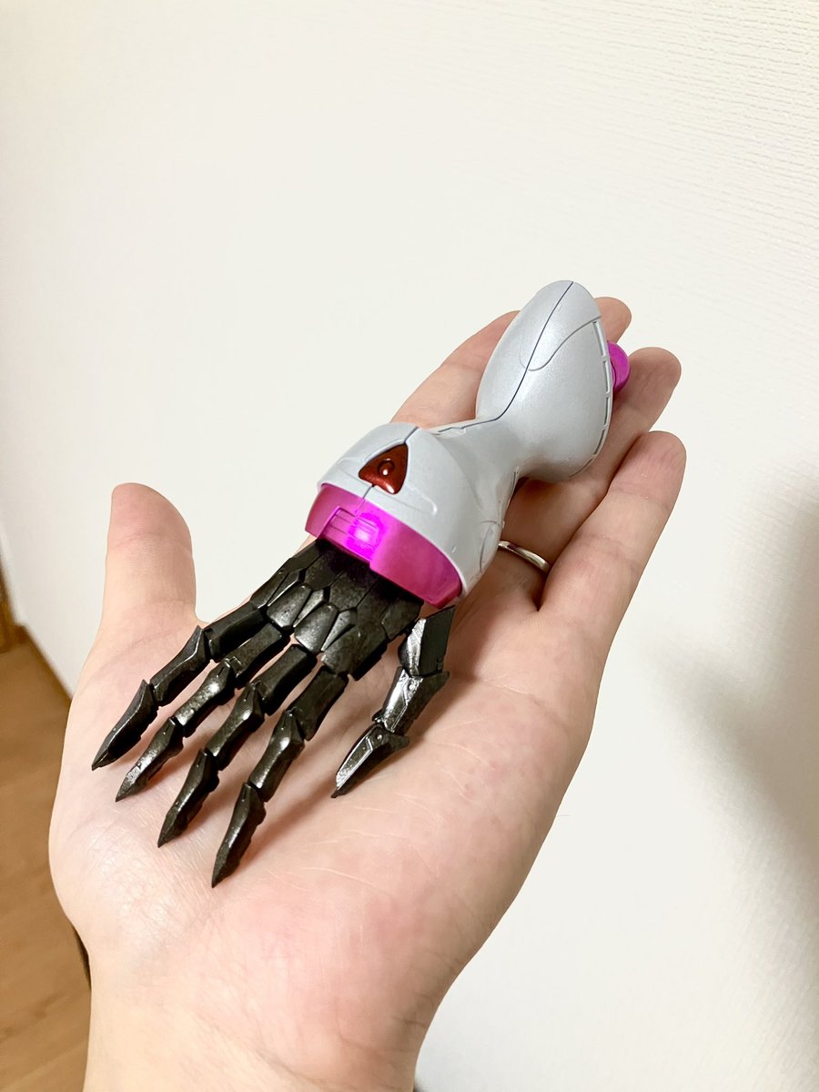Re_pli_T's tweet photo. キュベレイアンベリール作り始めました
片手だけでもその大きさに驚愕

 #ガンプラ https://t.co/CFIxwaJgG6