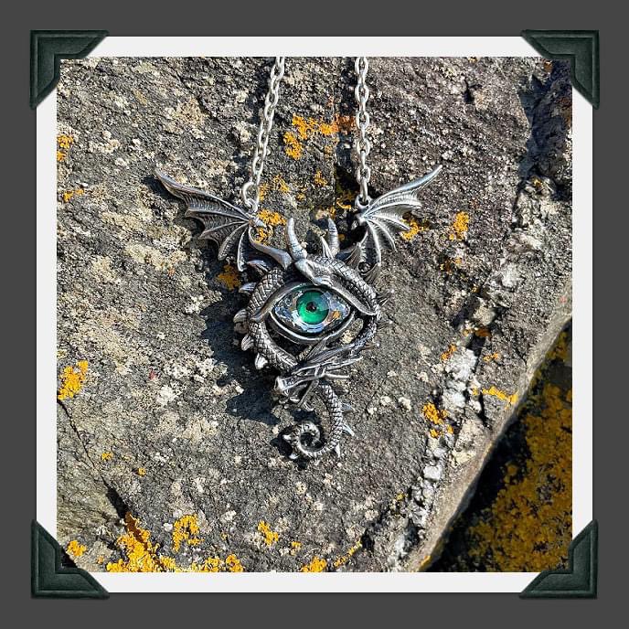 So I got a bit carried away with the #productphotography for this one but how cool is this #Dragon’s Eye #Pendant from #AlchemyEngland

Available to buy: esik-creations.square.site/product/eye-of…

Or call in & eye the Eye in person at #StGeorgesMarketBelfast Sundays 10am-3pm
