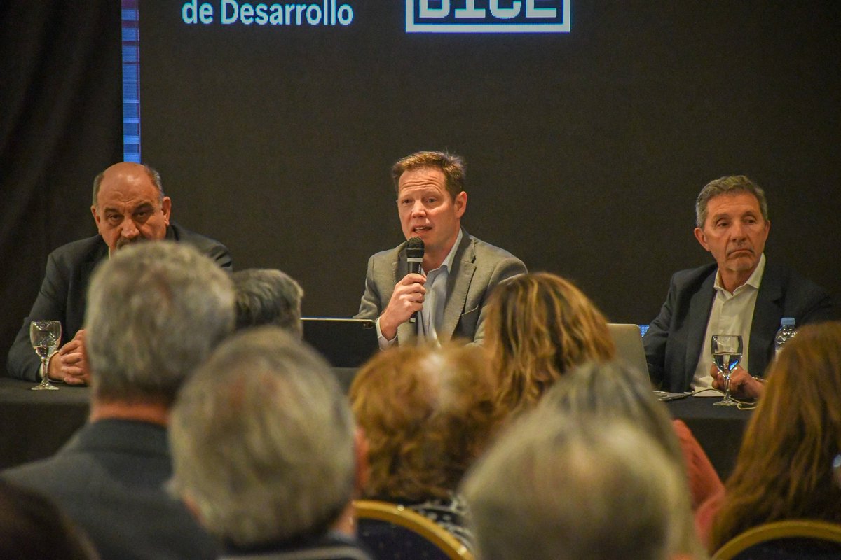 VICUNHA ARGENTINA invierte $2.000 millones en San Juan. Construye una nave industrial para integrar su producción textil y sumar competitividad.

El presidente del banco <a href="/MarianoDeMiguel/">Mariano de Miguel</a> recorrió la obra. También se reunió con 60 empresas locales. 

Más ➡️ bit.ly/3PsewPM