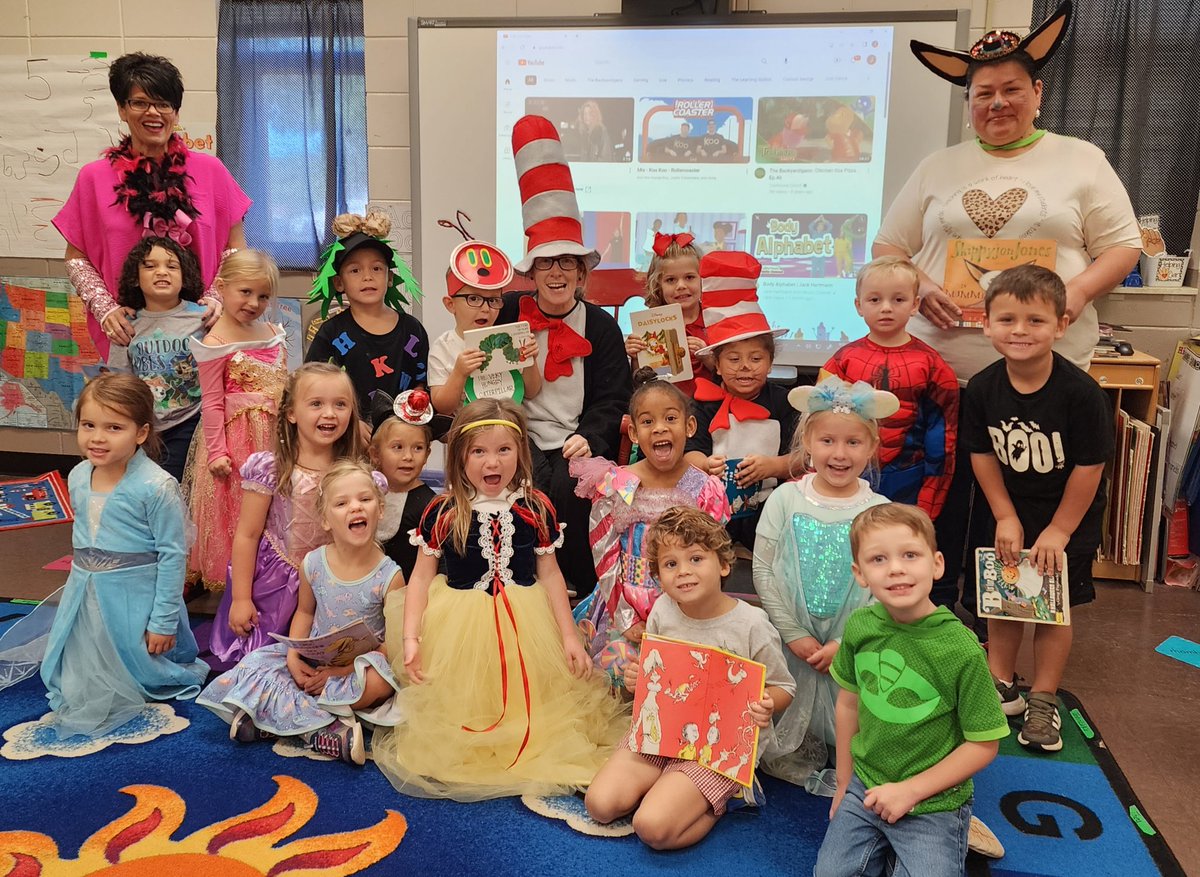 JENNA0795's tweet photo. #NWSCC
#AEFAMLIT
We are enjoying Adult Education's Dress like your favorite book character day. https://t.co/v9iCZDI1bM