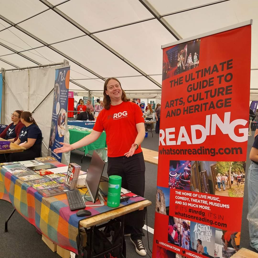 25 years after first arriving at @UniofReading I was back again for Fresher's Fair, telling students all about the wonderful world of arts, culture and heritage #inrdg!

The team at @ReadingUniSU are fine folk and it continues to be a pleasure working with them!