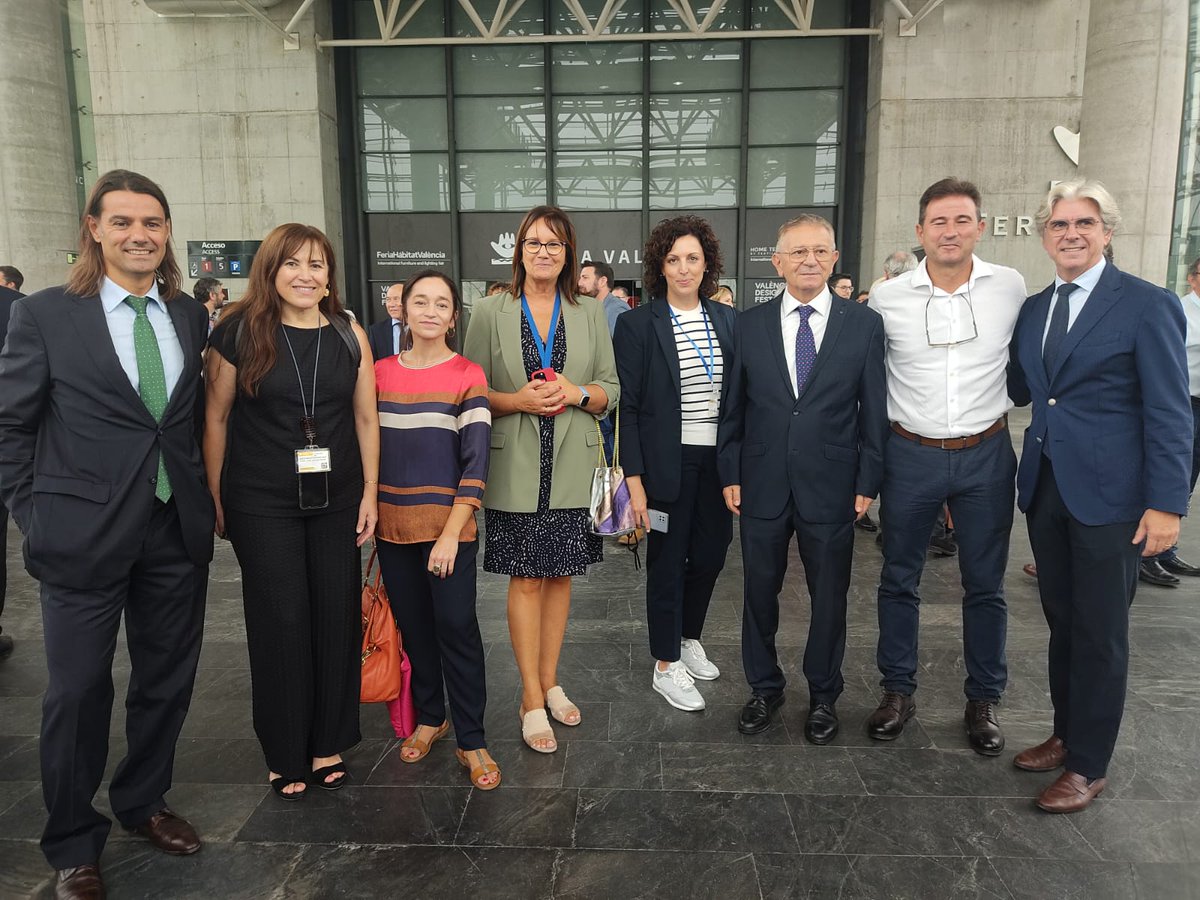 atevaltextil's tweet photo. Arrancamos una primera jornada intensa en @HTP_Textilhogar. Desde el stand de #ATEVAL hoy hemos recibido a profesionales del sector, periodistas y a las numerosas autoridades del recién nombrado Gobierno Valenciano, que se han detenido a conocer de cerca la realidad del #textil https://t.co/hlPykAu2t1
