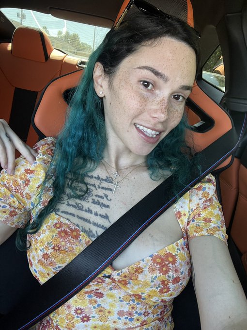 Follow the best free onlyfans page ever! Free gift when you join! https://t.co/5zCojw44Xj