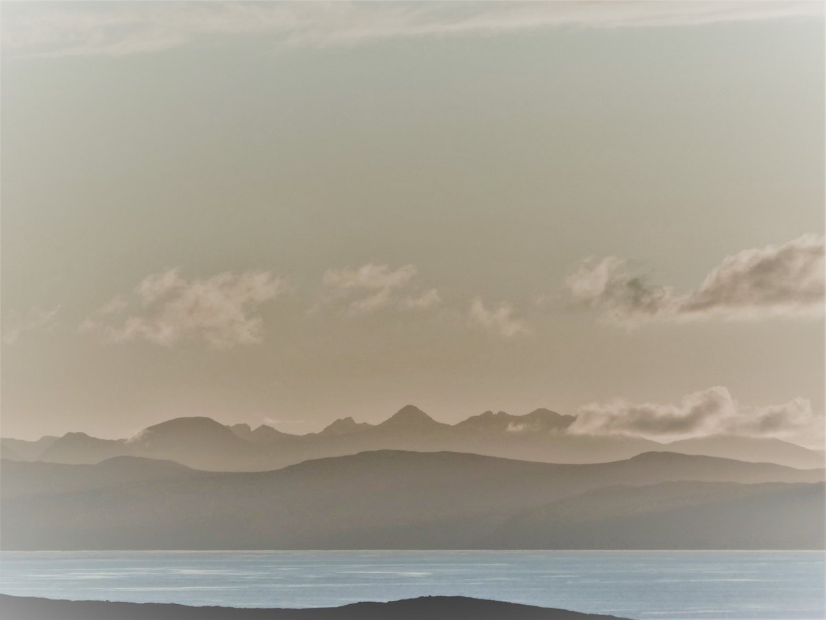 Annie O'Garra Worsley (@redrivercroft) on Twitter photo The Cuillin from near home taken when <a href="/RobGMacfarlane/">Robert Macfarlane</a> was atop the ridge for his <a href="/BBCRadio4/">BBC Radio 4</a> programme with <a href="/HelenNeedham/">Helen Needham</a>
bbc.co.uk/sounds/play/m0…
With wonderful music from <a href="/DuncanWChisholm/">Duncan Chisholm</a> <a href="/juliefowlis/">Julie Fowlis</a>
'the ghost seen by the soul, a Cuillin rising over the sea'
Sorley Maclean The Cuillin from near home taken when <a href="/RobGMacfarlane/">Robert Macfarlane</a> was atop the ridge for his <a href="/BBCRadio4/">BBC Radio 4</a> programme with <a href="/HelenNeedham/">Helen Needham</a>
bbc.co.uk/sounds/play/m0…
With wonderful music from <a href="/DuncanWChisholm/">Duncan Chisholm</a> <a href="/juliefowlis/">Julie Fowlis</a>
'the ghost seen by the soul, a Cuillin rising over the sea'
Sorley Maclean