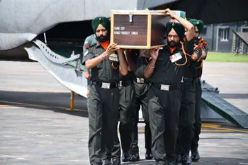 jkmediasocial's tweet photo. Last Rites of Sepoy Pardeep Singh, who made the supreme sacrifice in the line of duty in #OpGarol, #Anantnag, was carried out at his home town, Balamgarh of Samana tehsil of #Patiala, #Punjab, with full military honors in presence of family, friends & officials https://t.co/fTALZxE1oB