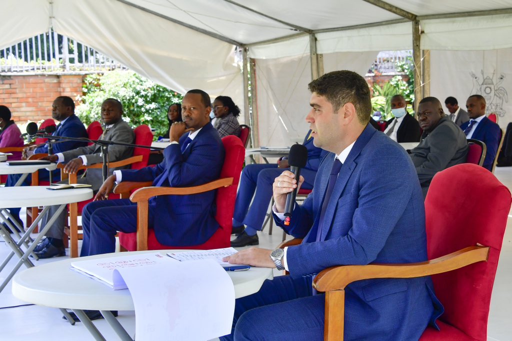 KagutaMuseveni's tweet photo. I welcome the proposal by Summa, a Turkish construction company, to construct a modern state-of-the-art multipurpose indoor sports complex at Lugogo in Kampala. 

The government will support them because we need it to continue developing sports in Uganda. https://t.co/5GPpBM6LFe