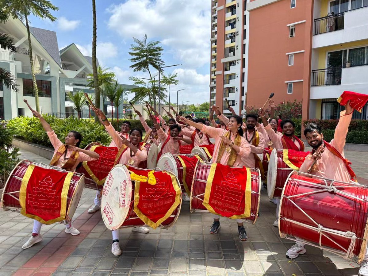 aol_band's tweet photo. Few glimpses of our 1st performance of this year's Ganesh Chaturthi. Welcoming #LordGanesh on the streets of #Bengaluru city @ BREN IMPERIA Apartment Complex, Shubh Enclave, Varthur Hubli, Bengaluru..
#GaneshChaturthi #LordGanesha #GFC2023 #Tradition #ArtofLiving #ArtofLivingBand https://t.co/TmUYO0s3TZ