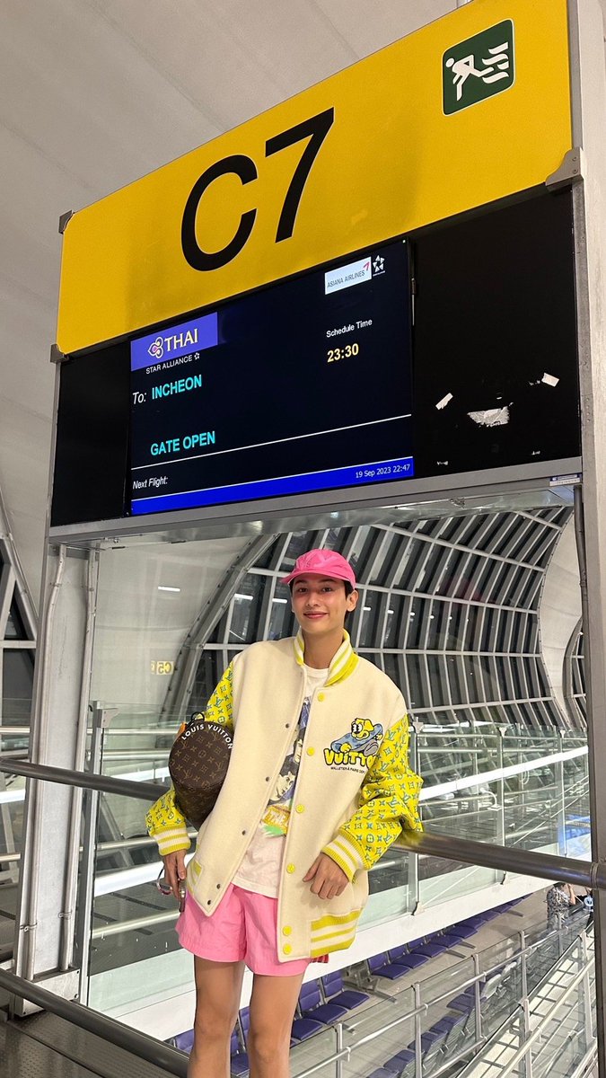 GMMTV's tweet photo. 'กัน อรรถพันธ์' พร้อมเดินทางไปร่วมรับรางวัลในสาขา Outstanding Asian Star – Thailand ในงาน Seoul International Drama Awards 2023 ที่จะจัดขึ้นในวันที่ 21 กันยายน 2566 ประเทศเกาหลีใต้แล้ว
#GunATPreadyforSDA2023
#GMMTV https://t.co/LV0PEVhpAu