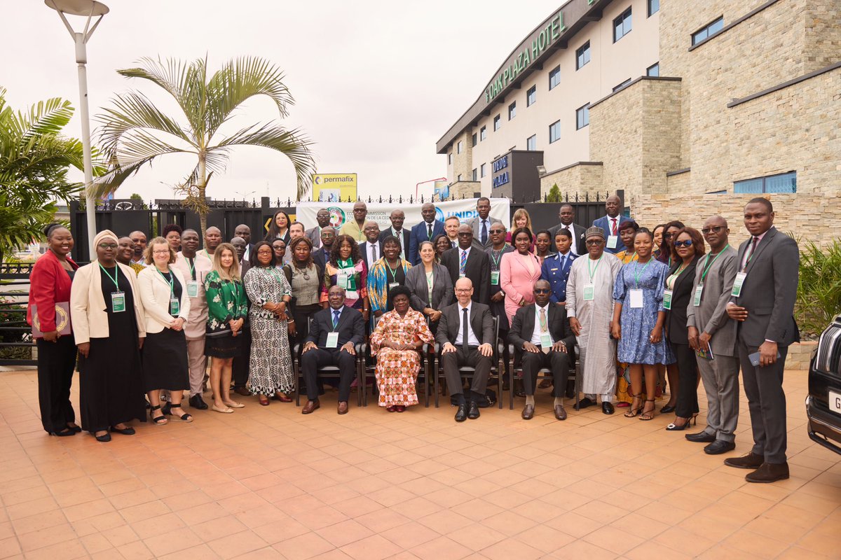 UNIDIR's tweet photo. 📷 Snapshots of day  1⃣  of the ECOWAS-UNIDIR Regional Seminar #HappeningNow in Accra, Ghana  🇬🇭

These discussions on gender-sensitive SALW control, women's leadership, and more can help build a safer, more inclusive future!  💪🕊️ https://t.co/fQxxNOLJxE