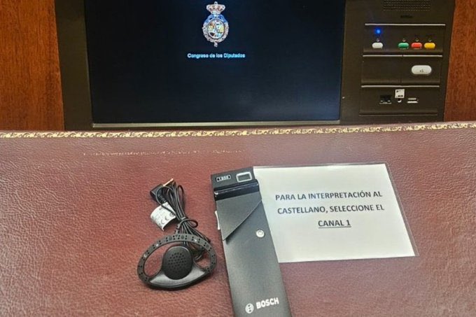 abmaztor's tweet photo. Tras ver la infantil pataleta de VOX hoy en el en el Congreso acabo de descubrir una herramienta magnífica… el dispositivo antifascista.
Espero que hayan cerrado la puerta al salir 🚪 https://t.co/jfag9jXtnM