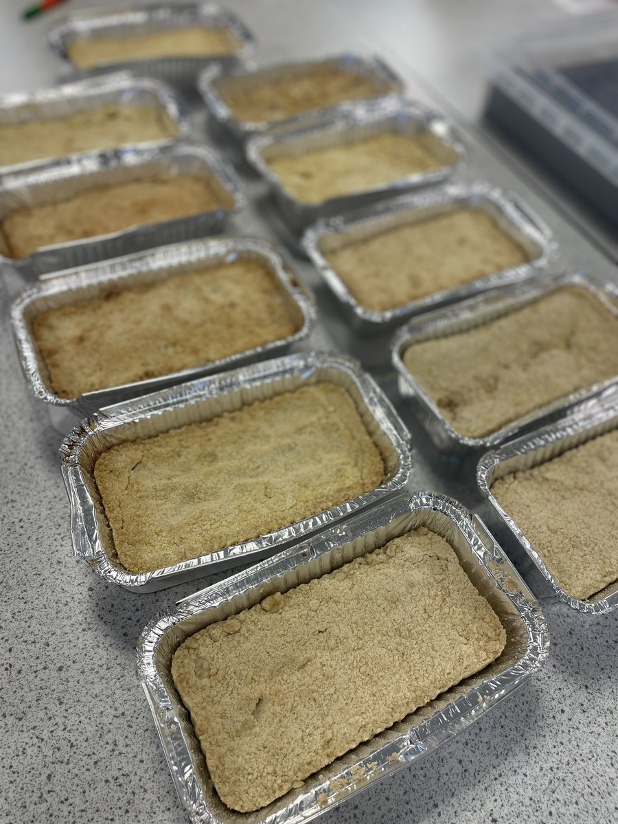 HolyRoodFTT's tweet photo. Apple crumbles created by our Senior Bakers today using seasonal apples π everyone enjoyed this sweet treat whilst working through our learner conversations! #recognisingprogress #planningnextsteps #seasonality #πππ§‘β€οΈ https://t.co/03tSR7itMN