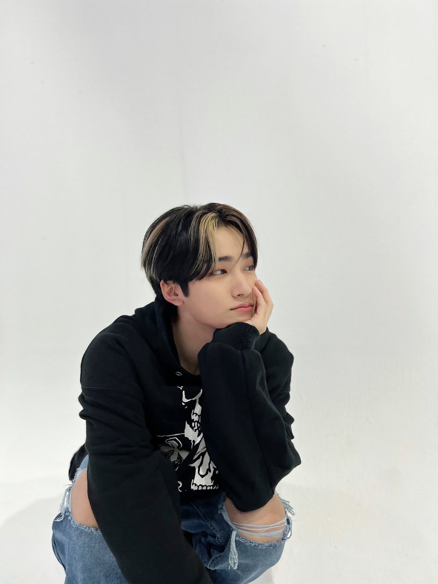 by_EPEX's tweet photo. [#제프]  

제니스 굿나잇입니다요!😉

#EPEX #이펙스 #JEFF #제프 #젶프프 https://t.co/NhHzAoXt55