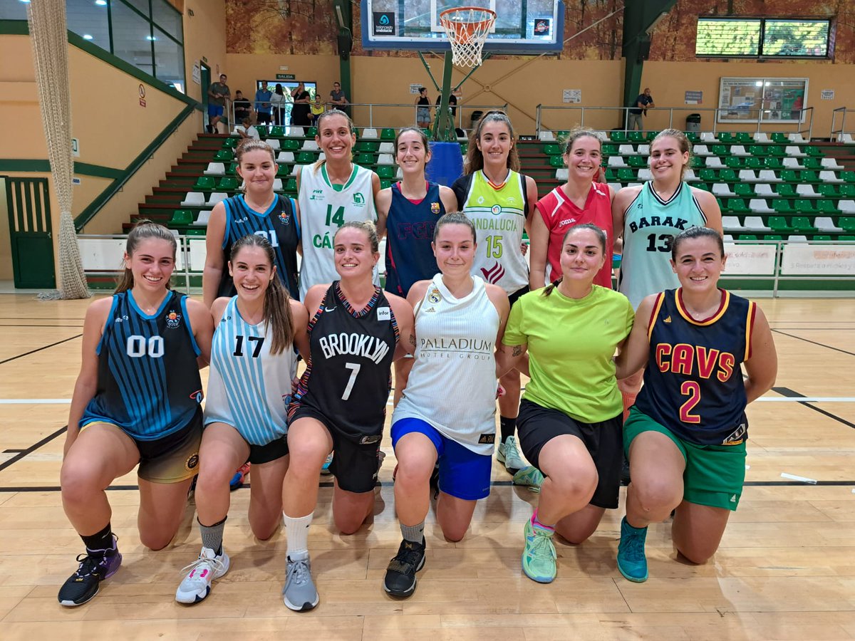 CBCIMBIS's tweet photo. Pues aquí están, nuestro equipo senior femenino casi al completo.
Un equipazo que este fin de semana jugará su primero Torneo y al que estaremos animando en la grada.
Vamos chicas!!! 💪💙
#SiempreCimbis #ConVosotrasAlFinDelMundo #BuenasYGuapas https://t.co/nWVShToXmS