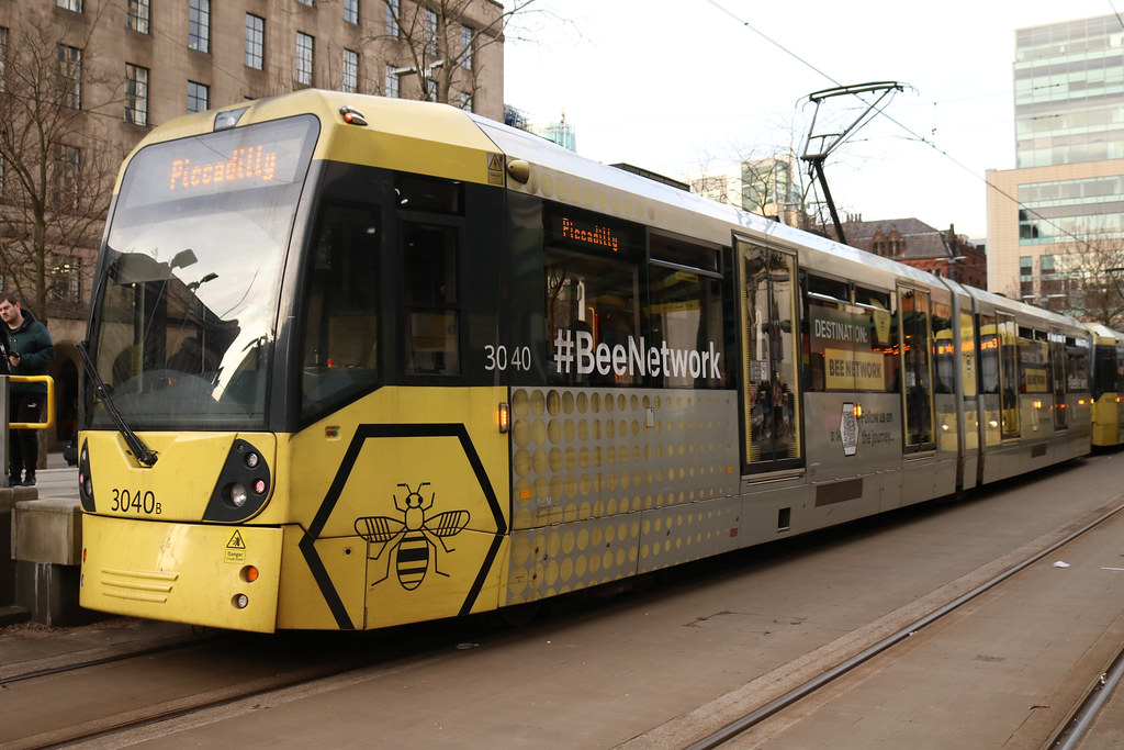 Hey <a href="/BeeNetwork/">Bee Network</a> I found a metrolink tram with a Bee Network livery going to Piccadilly 😁