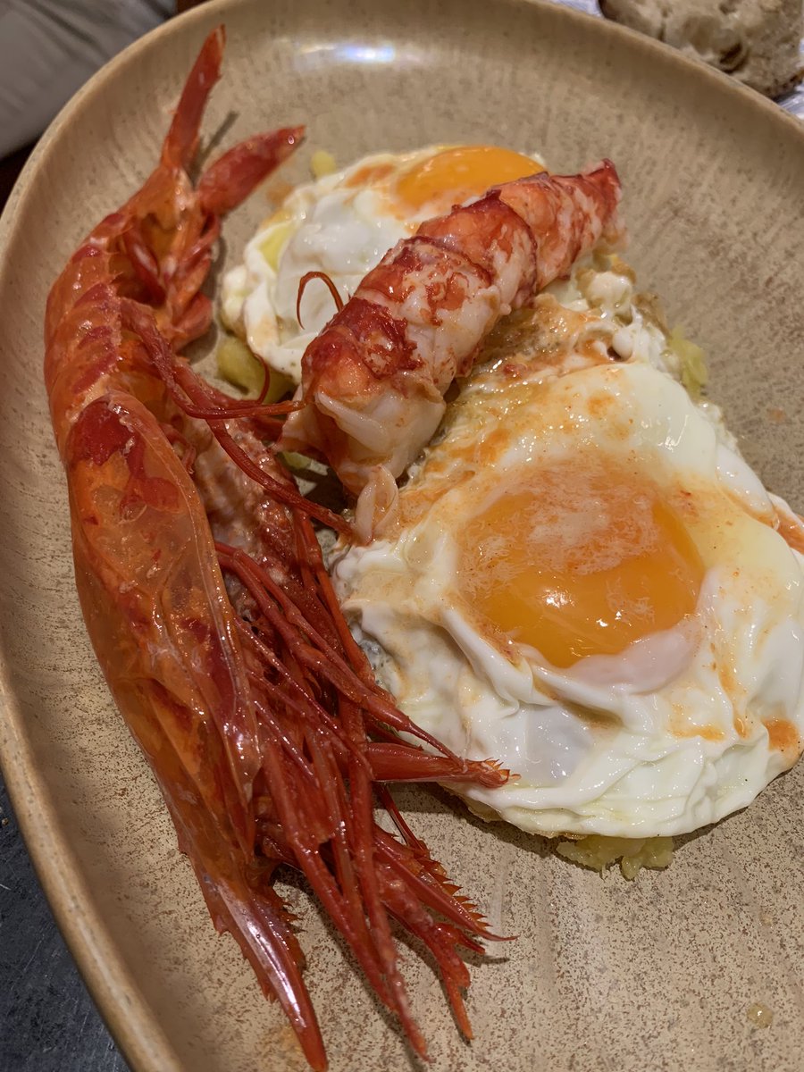 Muy buena elección <a href="/VorazMadrid/">Restaurante Voraz Madrid</a> para picar y disfrutar de un vino diferente. Excelente trato y sitio chulo para pasar un rato maravilloso con <a href="/ineschao/">Inés Chao Cabezas</a> y hablar de trabajo y mássss. Recomendación de 10 de <a href="/conelmorrofino/">Con El Morro Fino</a> y <a href="/cobardsygallins/">Cobardes y Gallinas</a>. 

#Madrid