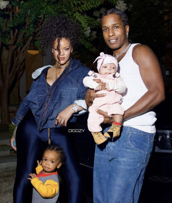 RapDaily's tweet photo. Rihanna and A$AP Rocky share first look at newborn son Riot Rose in family photoshoot.

📸: Diggzy https://t.co/0qKEna6EgM