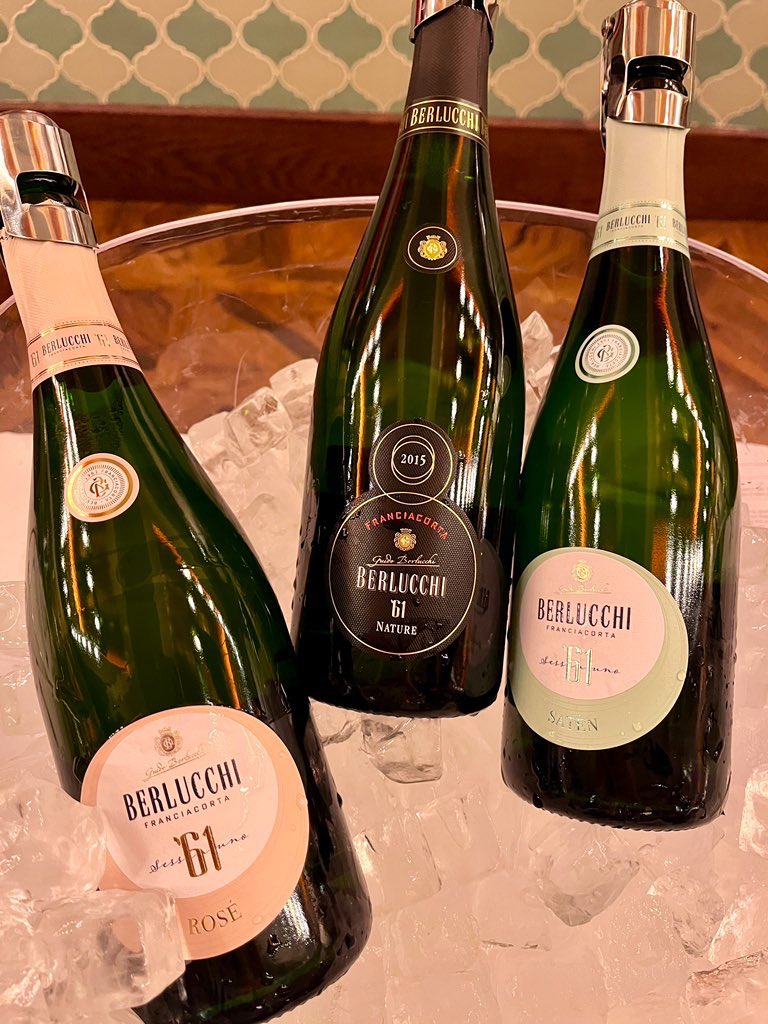MWdrinkswine's tweet photo. A pleasure to pour on the sparkling table at @hnwines Regional tasting this week. 

Great to see both familiar and new faces tasting our latest collection 
@Blackbookwinery #wine #winetasting @Franciacorta #Berlucchi https://t.co/9HXxOheiov