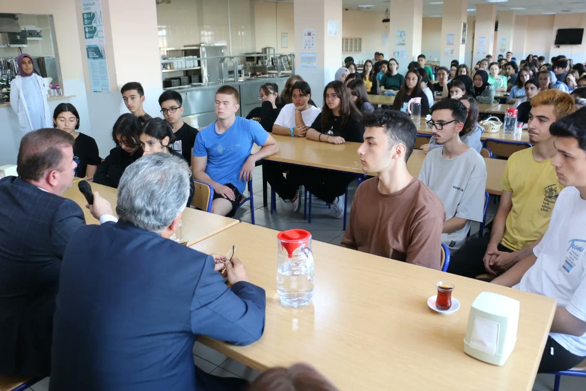 Hasan Sabri Çavuşoğlu Fen Lisesi pansiyonunda kalan öğrencilerimizin akşam yemeğine misafir oldum. 
Emeği geçen herkese teşekkür ediyor, öğrencilerimize başarılar diliyorum.
<a href="/tcmeb/">Millî Eğitim Bakanlığı</a>