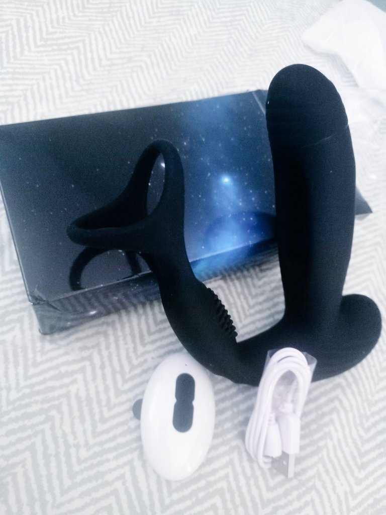 Últimamente no dejo de recibir regalos que me están llevando al mundo pasivo sin darme cuenta hehehe...gracias <a href="/SusannaRossett3/">Susan-sex toy</a> por tu dildazo juguetón..necesito prepararme un poco para esto, pero funciona genial!