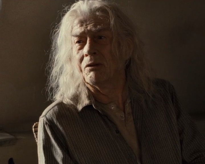 Happy Birthday to the great wandmaker Garrick Ollivander! 

#HappyBirthdayOllivander