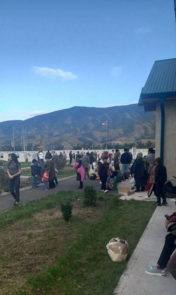 🇦🇿🇦🇲En Desarrollo
Los civiles han empezado a llegar al territorio de la base de las fuerzas de mantenimiento de la paz de la Federación de Rusia en Nagorno-Karabakh
Foto de la Iglesia Ortodoxa de la Natividad de Cristo en el territorio del contingente de paz ruso