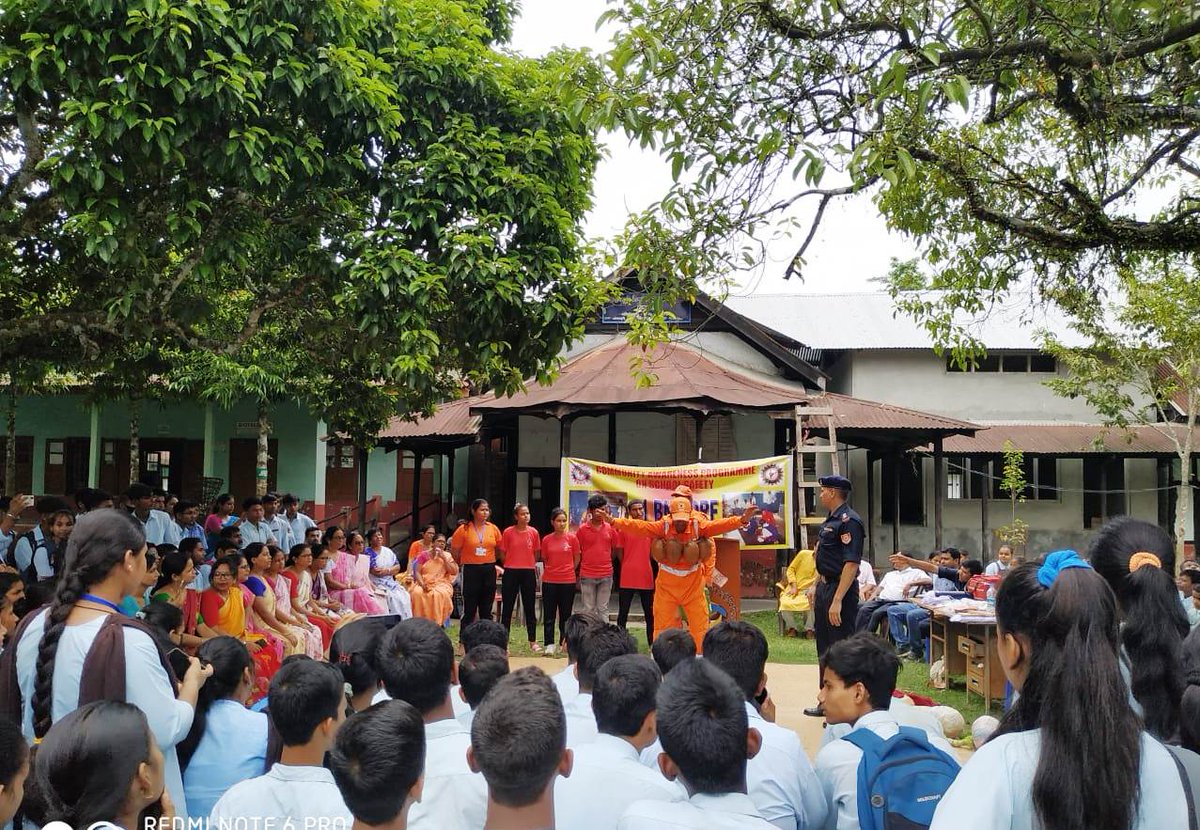 01NDRF's tweet photo. conducted #School_Safety_Programme on #disaster  #Management  at #Patacharkuchi #Vidhyapith H S #School, Sub Division- #Bajali, #Assam
🇮🇳#आपदा_सेवा_सदैव_सर्वत्र 
#Saving_lives_and_beyond
@NDRFHQ
@CMOfficeAssam
@ANI
@PIB_Guwahati
@PragNews https://t.co/I4nq56cDJB