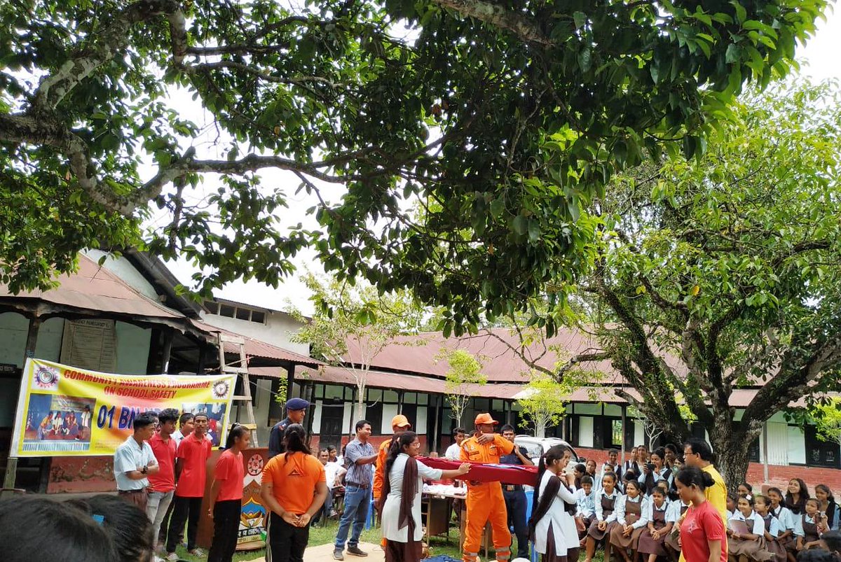 01NDRF's tweet photo. conducted #School_Safety_Programme on #disaster  #Management  at #Patacharkuchi #Vidhyapith H S #School, Sub Division- #Bajali, #Assam
🇮🇳#आपदा_सेवा_सदैव_सर्वत्र 
#Saving_lives_and_beyond
@NDRFHQ
@CMOfficeAssam
@ANI
@PIB_Guwahati
@PragNews https://t.co/I4nq56cDJB