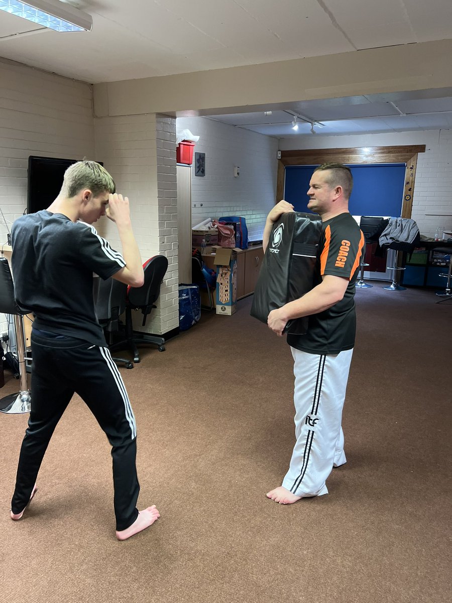 MissG_IWBS's tweet photo. Continuing with our physical section for #dukeofedinburgh with @GarryShaw the focus during this session was how to correctly make contact with the pad and adding multiple moves to make small combinations @IWBSFalkirk #watchusgrow #dofe #dofephysical https://t.co/iJFKssemJc