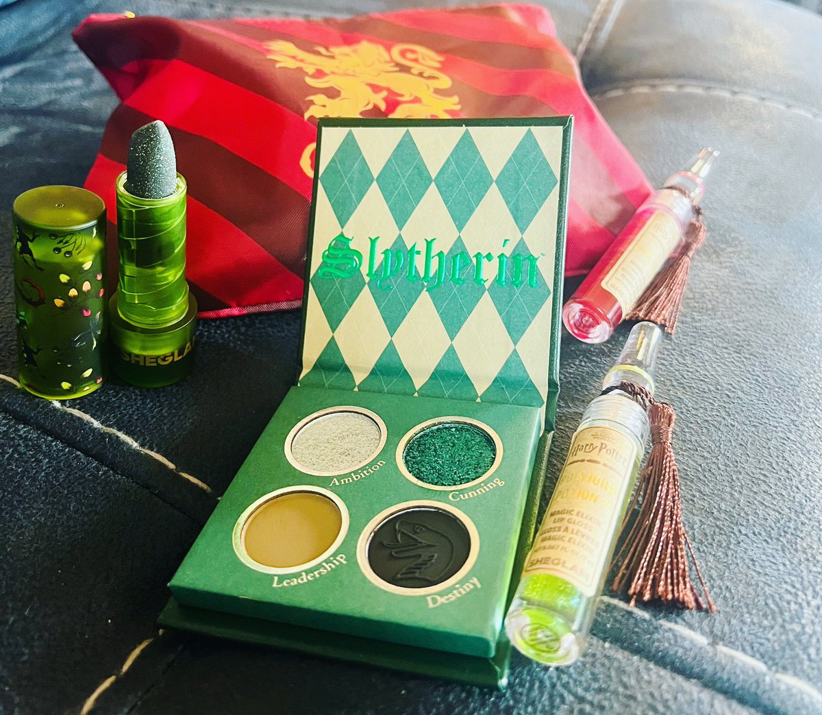 threexaladyxo's tweet image. #sheglam #harrypotter #makeupcollection