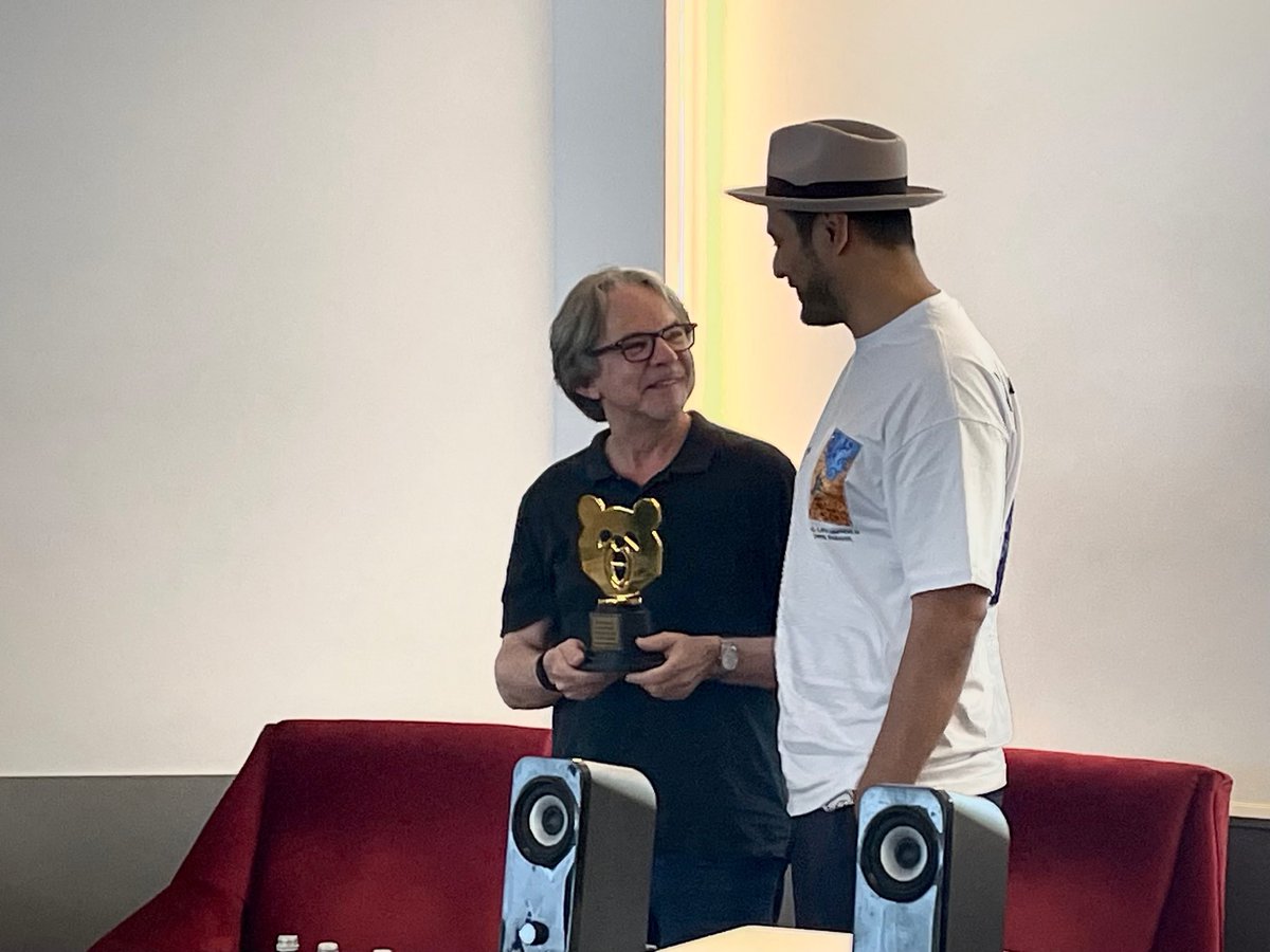 markolandreesen's tweet photo. @FrankSpotnitz is truly an amazing producer and writer and his body of work is simply remarkable , his choices of genre, crew and actors ans writing is excellent! Kudos. https://t.co/2CE04Zh3N8
