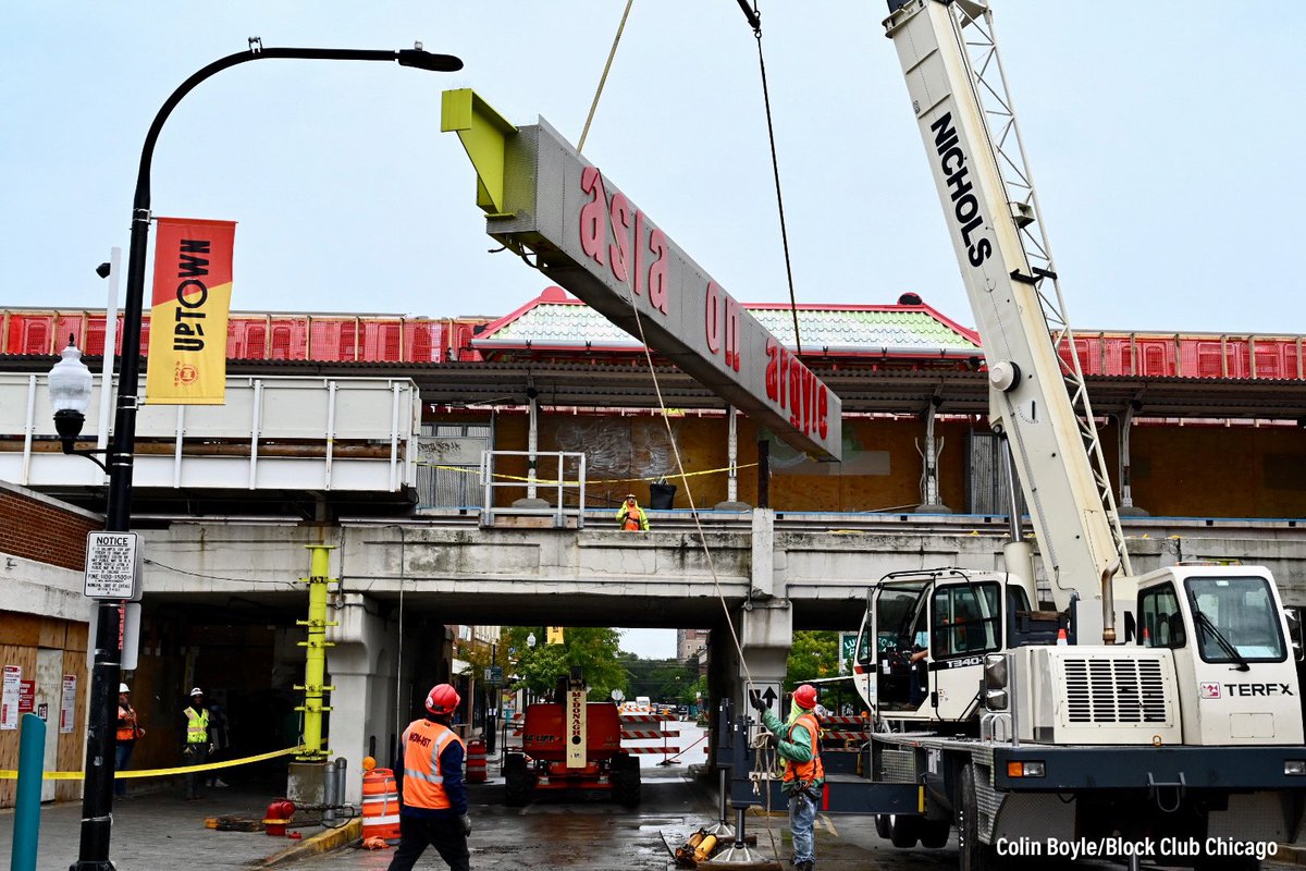 colinbphoto's tweet photo. Remember Asia on Argyle? This is her now. Feel old yet?

#OnAssignment for @BlockClubCHI, story via @JayDubWard: ‘Asia On Argyle’ Sign Being Removed This Week For Red Line Construction
https://t.co/bwMhGTWGta https://t.co/vVAePPypok