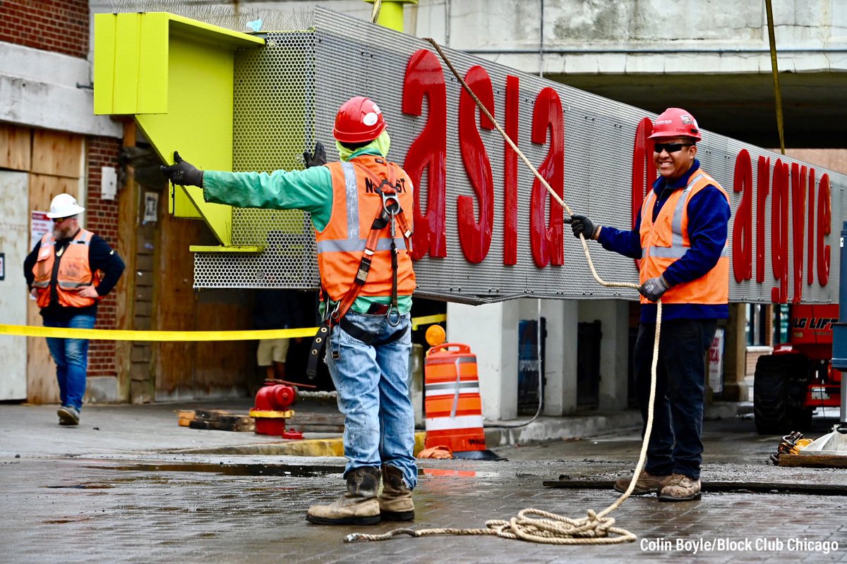 colinbphoto's tweet photo. Remember Asia on Argyle? This is her now. Feel old yet?

#OnAssignment for @BlockClubCHI, story via @JayDubWard: ‘Asia On Argyle’ Sign Being Removed This Week For Red Line Construction
https://t.co/bwMhGTWGta https://t.co/vVAePPypok