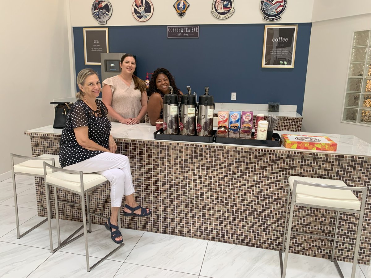 ClearLakePlace's tweet photo. https://t.co/9andqQGguT
Clear Lake Place Team enjoying coffee and donuts.
#leasewithus, #movetotexas, #movetohouston https://t.co/TdC9bJzmD9