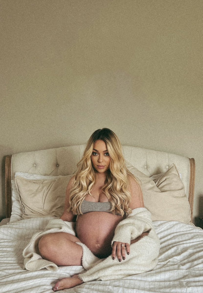 LeahDaryl's tweet photo. 40 weeks of growing you, happy due date little one 🤍✨ https://t.co/Ts33TSa70A