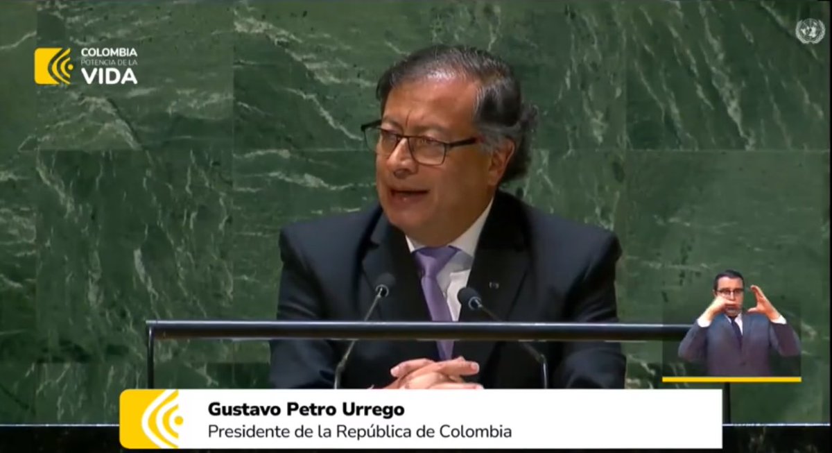 FisicoImpuro's tweet photo. Le diferencia de tener a un presidente como Gustavo Petro que quizás no domina el inglés, pero aún asi es considerado como un líder mundial; a diferencia de Iván Duque que hablaba inglés fluido pero iba a la ONU a hablar de los 7 enanitos y presentar informes falsos #PetroLiderMundial
