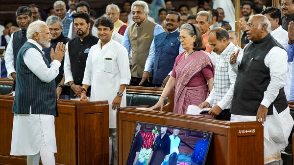 TheIncNews's tweet photo. झुकती है दुनिया झुकाने वाला चाहिए !🔥

RT रुकना नही चाहिए 🙏 https://t.co/3VErjy52Tt