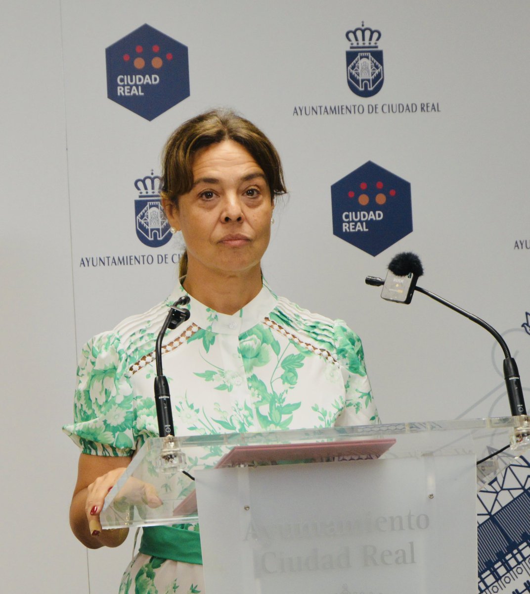 ALPSOECR's tweet photo. 🎤 “El actual equipo de gobierno no ha hecho nada y lo que ha hecho lo ha hecho mal”.

🔴 Nuestra portavoz en el ayuntamiento, @PilarZamoracr valora los cien primeros días con el PP y Vox en el gobierno local.

https://t.co/VUqyf1qY3S https://t.co/HwHoxwDswA